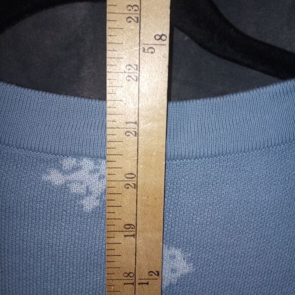 Disney Frozen Blue Snowflake Cardigan Sweater Size Large EUC P2P 23 Length 20.5 - Picture 9 of 9